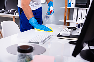 オフィス清掃ドットコムでは、ウィルス対策の一環として、消毒作業・除菌清掃 新メニューをスタート！世界各国で特許取得済み英国製の薬剤を使用し、スイッチ、手すりなど接触感染を予防する消毒・除菌を行います。